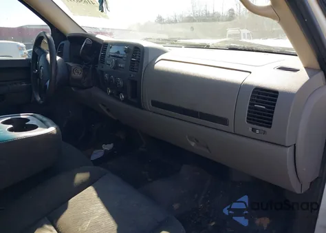 2010 Chevrolet Silverado 1500 Ls z USA, uszkodzony, nr VIN 1GCSCREA3AZ240775